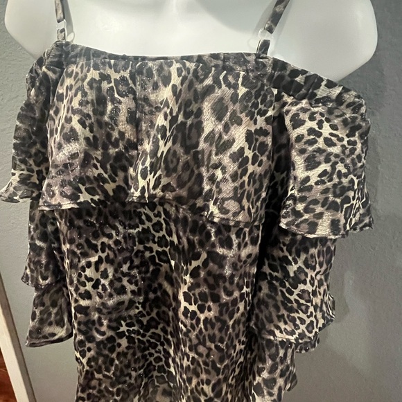 Leopard off shoulder top size small - Picture 7 of 7
